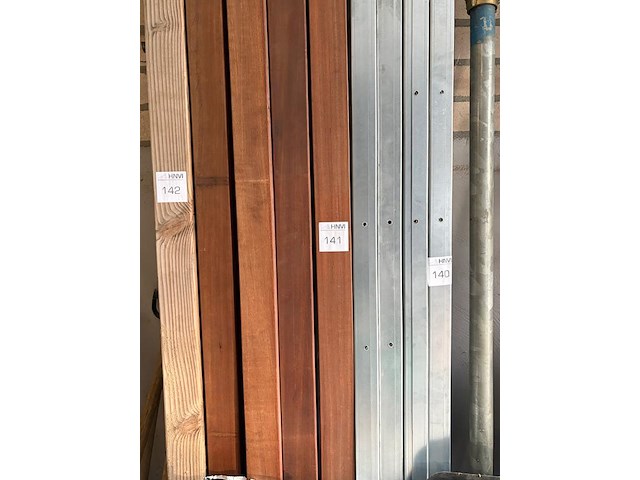 4 hardhouten palen 8,5 x 8,5 cm, 2,7 m - afbeelding 2 van  2