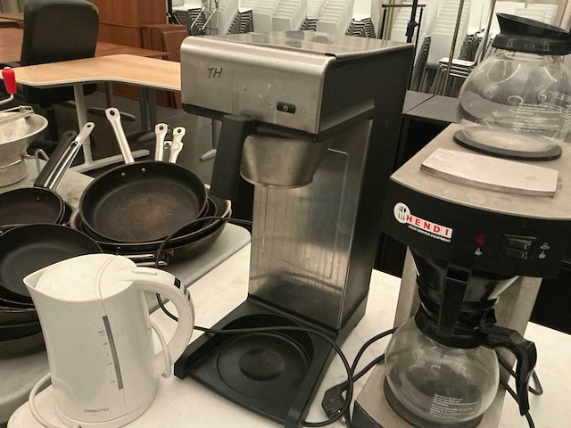 4 koffiemachines en 1 waterkoker - afbeelding 3 van  5