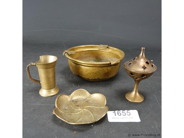 4 koperen voorwerpen - afbeelding 1 van  3