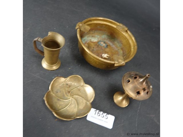 4 koperen voorwerpen - afbeelding 2 van  3