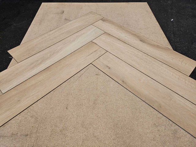 4 m2 pvc dryback visgraat - 730 x 146 x 2,5 mm - afbeelding 2 van  3