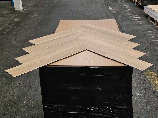 4 m2 pvc spc click visgraat met xps onderlaag - 750 x 150 x 6 mm - afbeelding 3 van  3