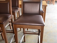 4 modern houten barkrukken bruine rug en zit - afbeelding 2 van  6