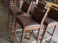 4 modern houten barkrukken bruine rug en zit - afbeelding 4 van  6