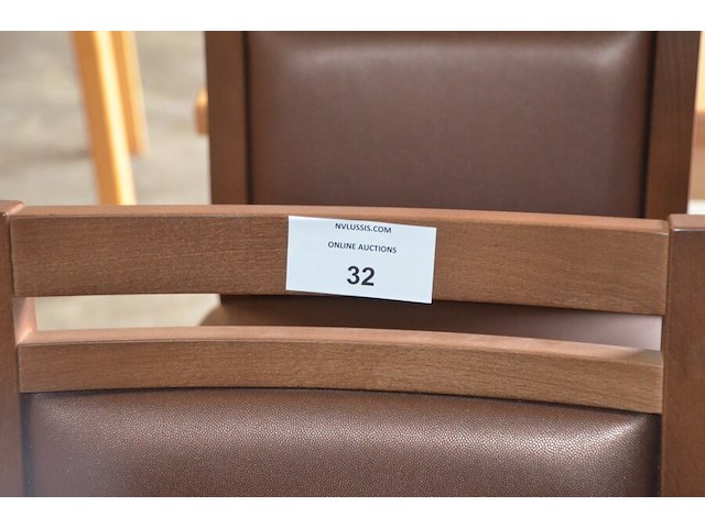 4 modern houten barkrukken bruine rug en zit - afbeelding 5 van  6