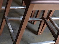 4 modern houten barkrukken bruine rug en zit - afbeelding 6 van  6