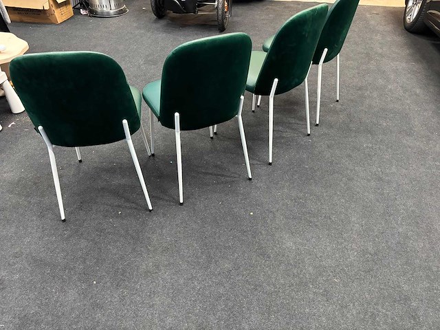 4 nieuwe groene leren stoelen - afbeelding 2 van  3
