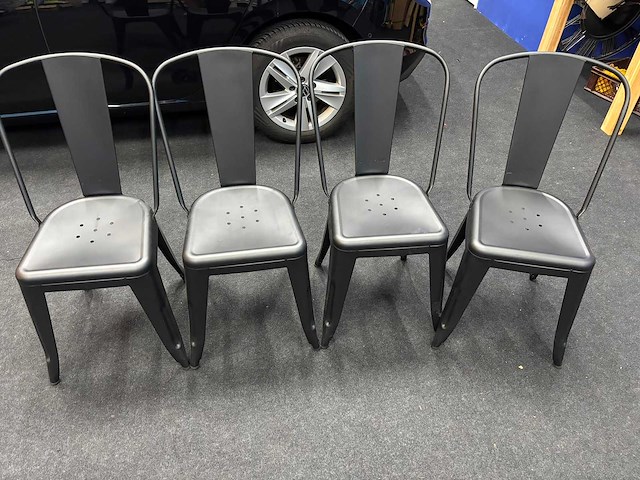 4 nieuwe zwarte stoelen - afbeelding 1 van  3