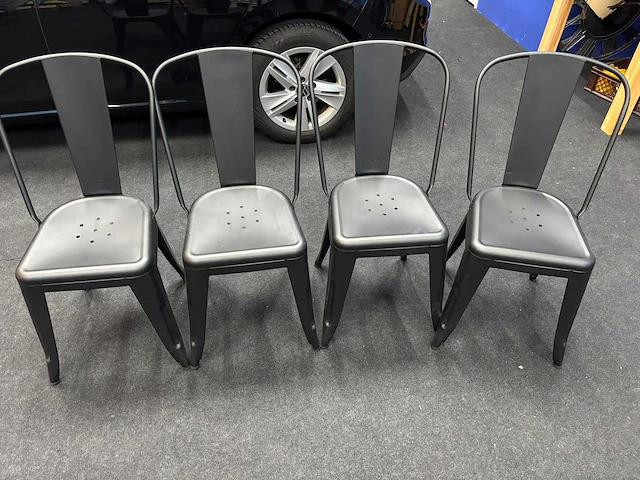 4 nieuwe zwarte stoelen - afbeelding 1 van  3