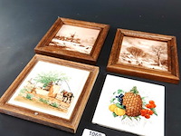 4 oude tegels (3 in houten lijst) - afbeelding 1 van  5