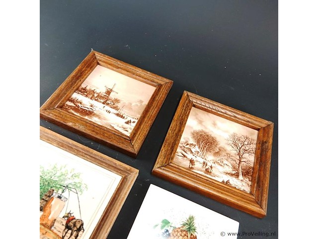4 oude tegels (3 in houten lijst) - afbeelding 2 van  5