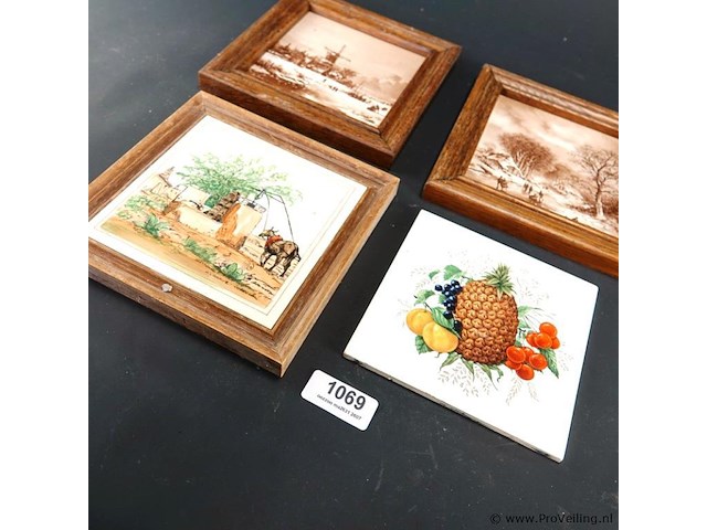4 oude tegels (3 in houten lijst) - afbeelding 3 van  5