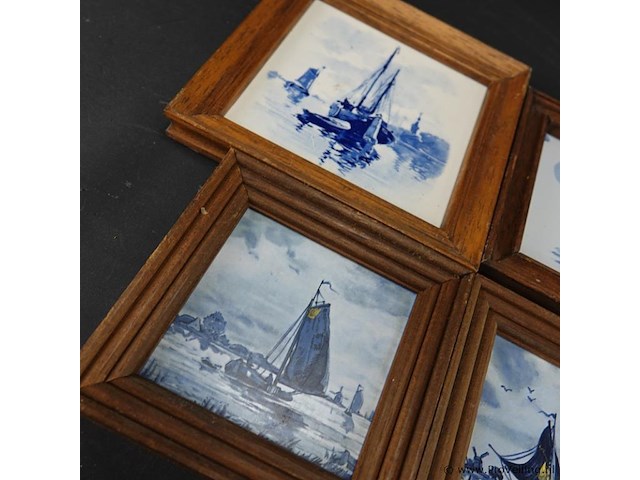 4 oude tegels in houten lijsten - afbeelding 2 van  5