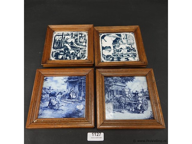 4 oude tegels in houten lijsten - afbeelding 1 van  5
