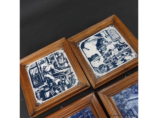 4 oude tegels in houten lijsten - afbeelding 2 van  5