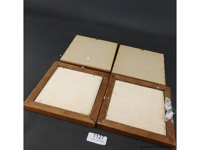 4 oude tegels in houten lijsten - afbeelding 4 van  5