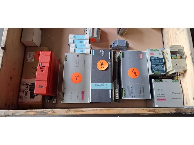 4 pallets met elektrische componenten - afbeelding 4 van  18