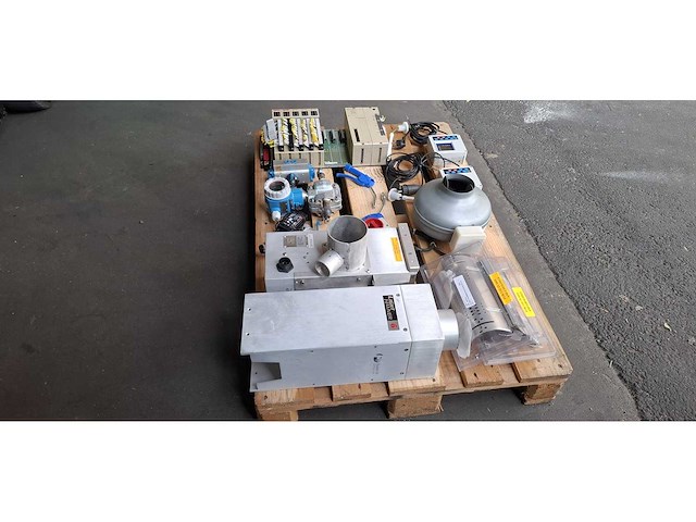 4 pallets met elektrische componenten - afbeelding 9 van  18