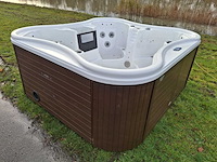 4 persoons jacuzzi en buitenspa - afbeelding 16 van  32