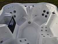4 persoons jacuzzi en buitenspa - afbeelding 9 van  32