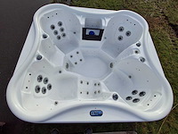 4 persoons jacuzzi en buitenspa - afbeelding 1 van  32