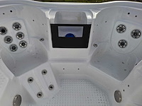 4 persoons jacuzzi en buitenspa - afbeelding 17 van  32
