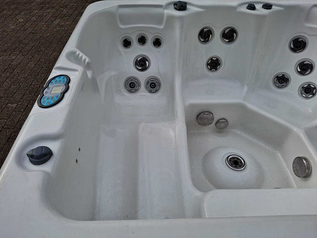 4 persoons jacuzzi en buitenspa - afbeelding 3 van  27