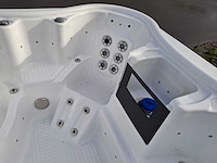4 persoons jacuzzi en buitenspa - afbeelding 10 van  32