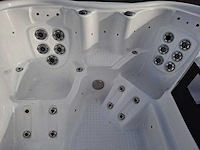 4 persoons jacuzzi en buitenspa - afbeelding 11 van  32