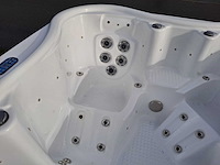 4 persoons jacuzzi en buitenspa - afbeelding 12 van  32