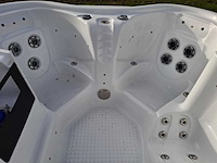 4 persoons jacuzzi en buitenspa - afbeelding 19 van  32