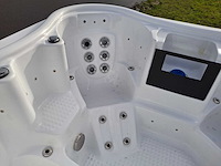 4 persoons jacuzzi en buitenspa - afbeelding 26 van  32