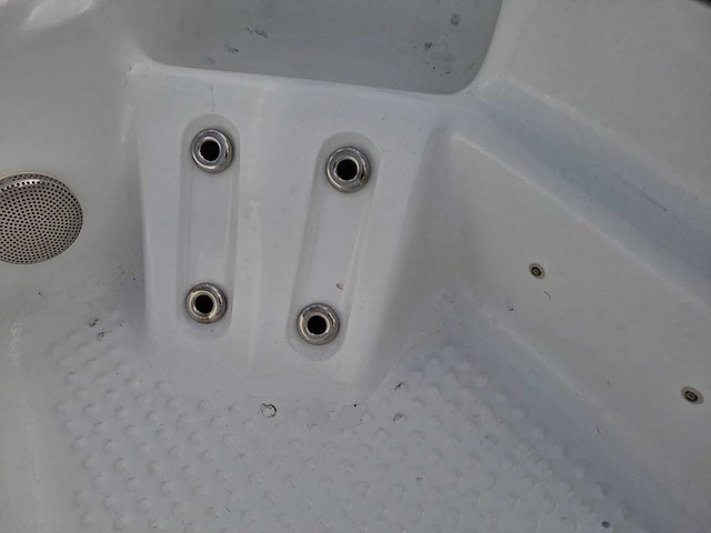 4 persoons jacuzzi en buitenspa - afbeelding 7 van  32