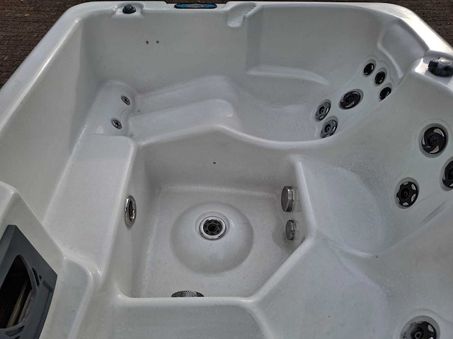 4 persoons jacuzzi en buitenspa - afbeelding 5 van  27