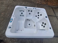 4 persoons jacuzzi en buitenspa - afbeelding 12 van  27