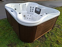 4 persoons jacuzzi en buitenspa - afbeelding 18 van  32