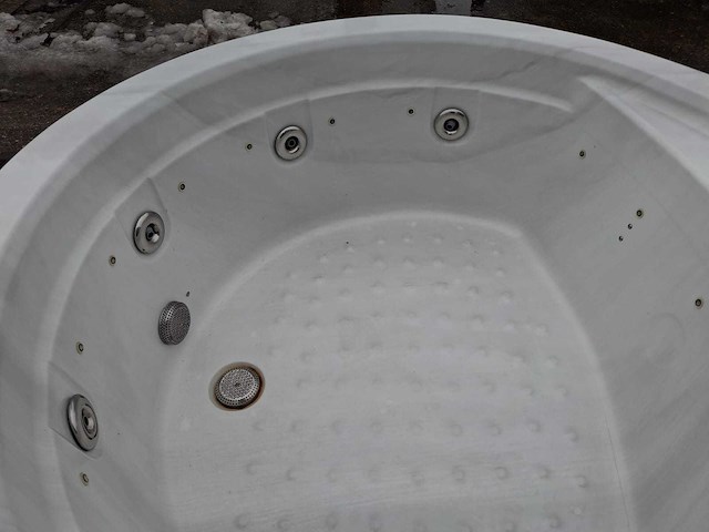 4 persoons jacuzzi en buitenspa - afbeelding 4 van  21
