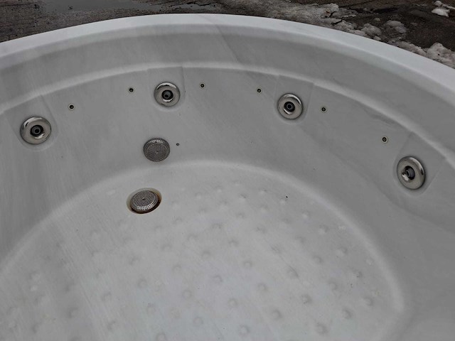 4 persoons jacuzzi en buitenspa - afbeelding 9 van  21