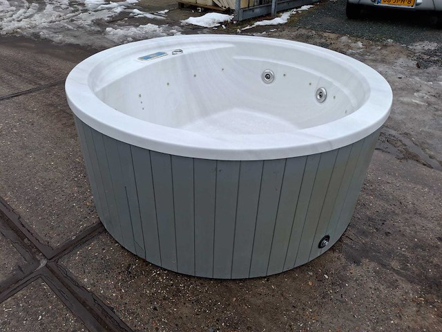 4 persoons jacuzzi en buitenspa - afbeelding 3 van  3