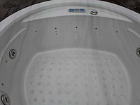 4 persoons jacuzzi en buitenspa - afbeelding 10 van  10