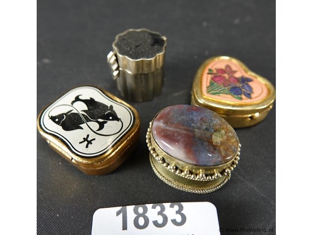 4 pillendozen - afbeelding 1 van  5