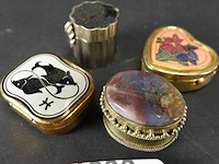 4 pillendozen - afbeelding 1 van  5