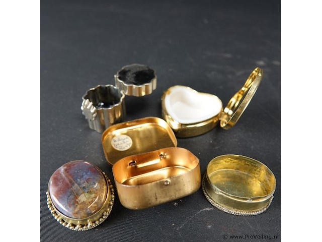 4 pillendozen - afbeelding 4 van  5