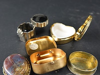 4 pillendozen - afbeelding 4 van  5