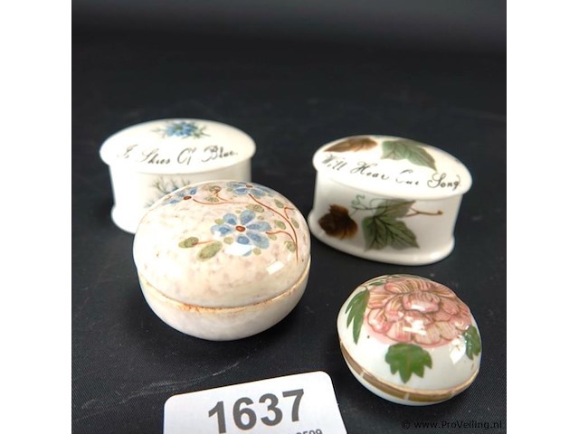 4 porseleinen pillendozen - afbeelding 1 van  3