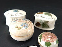 4 porseleinen pillendozen - afbeelding 1 van  3