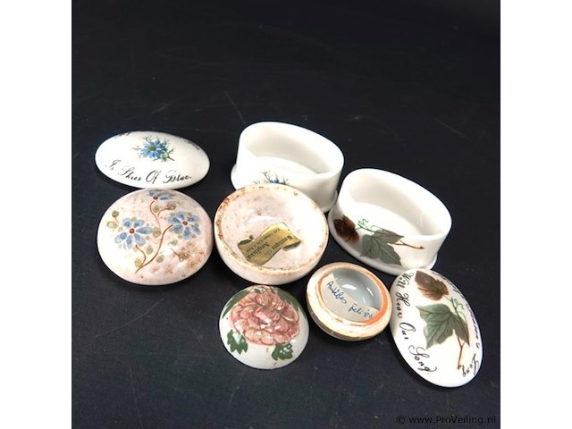 4 porseleinen pillendozen - afbeelding 2 van  3