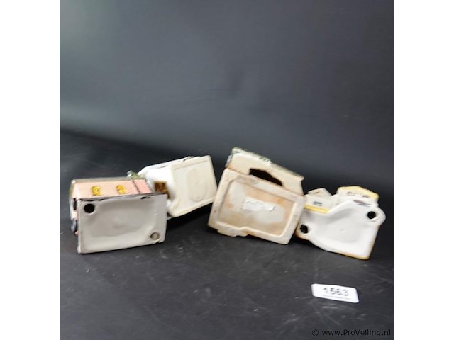 4 porseleinen winter/kersthuisjes - afbeelding 5 van  5