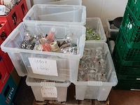 4 pvc bakken gevuld met porseleinen servies w.o. borden en kommen , partij bier-, wijn- en frisdrankglazen (12,21) - afbeelding 8 van  15