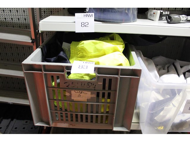 4 reflecterende regenjassen en 1 regenbroek - afbeelding 1 van  2